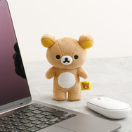 「立てるリラックマ　ミニぬいぐるみ」（C）2025 SAN-X CO., LTD. ALL RIGHTS RESERVED.