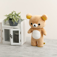 「立てるリラックマぬいぐるみ」イメージ（C）2025 SAN-X CO., LTD. ALL RIGHTS RESERVED.