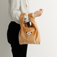 「ぬいぐるみマルシェバッグ　リラックマ」使用例（C）2025 SAN-X CO., LTD. ALL RIGHTS RESERVED.