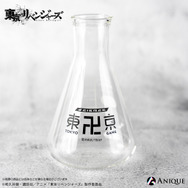 TVアニメ『東京リベンジャーズ』描き下ろしイラスト【科学実験】三角フラスコ風花瓶（C）和久井健・講談社／アニメ「東京リベンジャーズ」製作委員会