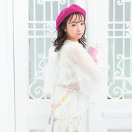 TVアニメ『カードキャプターさくら クリアカード編』「星の鍵 モデル スマホストラップ＆フォンタブ」使用例（C）CLAMP・ST/講談社・NEP・NHK