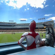 ウルトラマン、バルタン星人が始球式に登場！