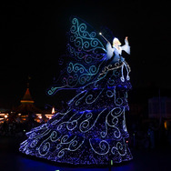 ミセスとコラボのベイマックスやきらびやかなパレードにキャッスルショーまで！“夜プラン”で満喫する東京ディズニーランド