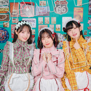 撮り下ろしグラビア（左から大熊和奏、降幡 愛、大西亜玖璃）