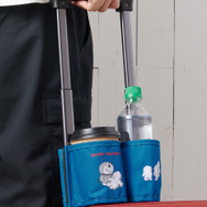 『大長編ドラえもん のび太と雲の王国』ドリンクホルダーの使用イメージ（C）Fujiko-Pro