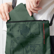 『大長編ドラえもん のび太と鉄人兵団』スペアバッグつきサコッシュの使用イメージ（C）Fujiko-Pro