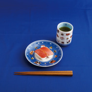 「リラックマ寿司 おすし皿」使用イメージ（C）2025 SAN-X CO., LTD. ALL RIGHTS RESERVED.