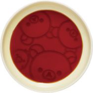 「リラックマ寿司 しょうゆ皿」使用イメージ（C）2025 SAN-X CO., LTD. ALL RIGHTS RESERVED.