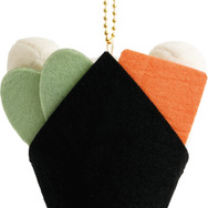 「リラックマ寿司 おすしぶらさげぬいぐるみ コリラックマ」（C）2025 SAN-X CO., LTD. ALL RIGHTS RESERVED.