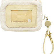 すみっコぐらしコレクション「ぬいぐるみリール付パスケース ねこ」（C）2025 SAN-X CO., LTD. ALL RIGHTS RESERVED.