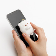 すみっコぐらしコレクション「ミニミニぬいぐるみクリーナー」使用イメージ（C）2025 SAN-X CO., LTD. ALL RIGHTS RESERVED.