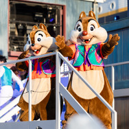 終演する「ビッグバンドビート」のイベントも開催中！暑さやわらぐレイトサマーの東京ディズニーシーを満喫