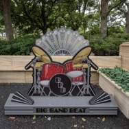 終演する「ビッグバンドビート」のイベントも開催中！暑さやわらぐレイトサマーの東京ディズニーシーを満喫