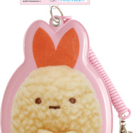 サンエックス「ぬいフォトシリーズ ダイカットパスケース（えびふらいのしっぽ）」（C）2025 SAN-X CO., LTD. ALL RIGHTS RESERVED.