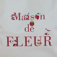 Maison de FLEUR × いちご新聞「フリルトートバッグ」フロントデザイン（C）’25 SANRIO CO., LTD. APPR. NO. L656005