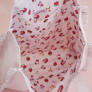 Maison de FLEUR × いちご新聞「フリルトートバッグ」バッグとポーチの裏地（C）’25 SANRIO CO., LTD. APPR. NO. L656005