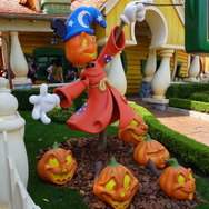 高気温で大人気パレードは中止に…！　東京ディズニーランドの“Dハロ”が明日開幕！