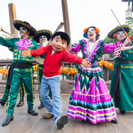 ミゲルも登場！東京ディズニーシー、ディズニー＆ピクサー映画『リメンバー・ミー』の世界がテーマの「ラソス・デ・ラ・ファミリア」初開催！