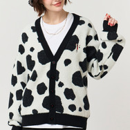 ディズニーヴィランズ×グラニフ「クルエラ｜ウォッシャブルジャカードカーディガン」着用イメージ（C）Disney