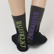 ディズニーヴィランズ×グラニフ「マレフィセントドラゴン シルエット｜ミドルソックス」使用イメージ（C）Disney