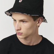 ディズニーヴィランズ×グラニフ「クルエラ｜リバーシブルバケットハット」使用イメージ（C）Disney