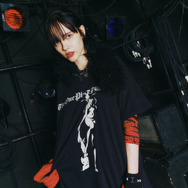 ONE PIECE×HYSTERIC GLAMOUR「NICO ROBIN TIMES Tシャツ」着用イメージ（C）O/S・F・T