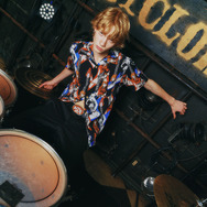 ONE PIECE×HYSTERIC GLAMOUR「NAMI ＆ BOA.HANCOCK TWIN GUITAR柄オープンカラーシャツ」着用イメージ（C）O/S・F・T