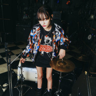 ONE PIECE×HYSTERIC GLAMOUR「NAMI ＆ BOA.HANCOCK TWIN GUITAR柄オープンカラーシャツ」着用イメージ（C）O/S・F・T