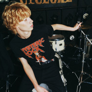 ONE PIECE×HYSTERIC GLAMOUR「NAMI FLYING V Tシャツ」着用イメージ（C）O/S・F・T