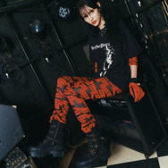 ONE PIECE×HYSTERIC GLAMOUR「NICO ROBIN TIMES Tシャツ」着用イメージ（C）O/S・F・T