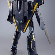 「マクロス7」ガムリン木崎が駆る「ステルスバルキリー」をDX超合金で立体化！ステルス性重視の機体形状、ファイター形態での薄さを再現