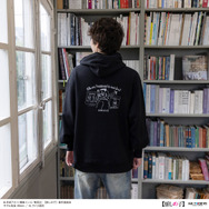 AIR TWOKYO『【推しの子】』第2弾「モノトーンシーンイラストパーカー 6（MEMちょ）」着用イメージ（C）赤坂アカ×横槍メンゴ／集英社・【推しの子】製作委員会