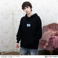 AIR TWOKYO『【推しの子】』第2弾「モノトーンシーンイラストパーカー 2（アクア）」着用イメージ（C）赤坂アカ×横槍メンゴ／集英社・【推しの子】製作委員会