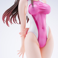 「彼女、お借りします　水原千鶴 競泳水着Ver.【再販】」19,800円（税込）（C）宮島礼吏・講談社／「彼女、お借りします」製作委員会2025