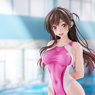「彼女、お借りします　水原千鶴 競泳水着Ver.【再販】」19,800円（税込）（C）宮島礼吏・講談社／「彼女、お借りします」製作委員会2025