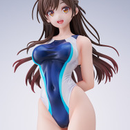 「彼女、お借りします　水原千鶴 水色ラインの競泳水着Ver.」19,800円（税込）（C）宮島礼吏・講談社／「彼女、お借りします」製作委員会2025