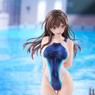 「彼女、お借りします　水原千鶴 水色ラインの競泳水着Ver.」19,800円（税込）（C）宮島礼吏・講談社／「彼女、お借りします」製作委員会2025