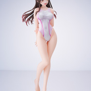 「彼女、お借りします　水原千鶴 桃色ラインの競泳水着Ver.」19,800円（税込）（C）宮島礼吏・講談社／「彼女、お借りします」製作委員会2025