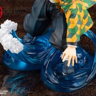 「鬼滅の刃」より胡蝶しのぶ、冨岡義勇フィギュアが再登場！それぞれ日輪刀を構える姿がエフェクトと共に立体化