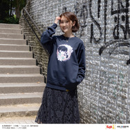 AIR TWOKYO『らんま1/2』第2弾「ポップイラストスウェット3（天道あかね＆Pちゃん）」着用イメージ（C）高橋留美子・小学館／「らんま1/2」製作委員会