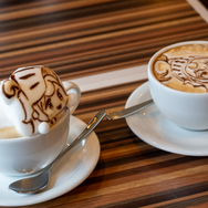 やりたい放題ドット絵ARPG『ガデテル』VS極悪編集部の仁義なきコラボバトル、勃発。“ぶっちゃけどこまでやれんのか”検証に、ライター&日本運営担当が全力でチャレンジ