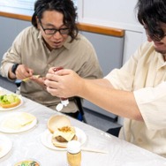 やりたい放題ドット絵ARPG『ガデテル』VS極悪編集部の仁義なきコラボバトル、勃発。“ぶっちゃけどこまでやれんのか”検証に、ライター&日本運営担当が全力でチャレンジ