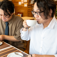 やりたい放題ドット絵ARPG『ガデテル』VS極悪編集部の仁義なきコラボバトル、勃発。“ぶっちゃけどこまでやれんのか”検証に、ライター&日本運営担当が全力でチャレンジ