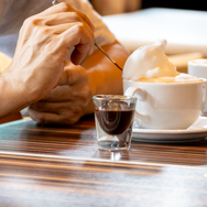 やりたい放題ドット絵ARPG『ガデテル』VS極悪編集部の仁義なきコラボバトル、勃発。“ぶっちゃけどこまでやれんのか”検証に、ライター&日本運営担当が全力でチャレンジ