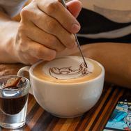 やりたい放題ドット絵ARPG『ガデテル』VS極悪編集部の仁義なきコラボバトル、勃発。“ぶっちゃけどこまでやれんのか”検証に、ライター&日本運営担当が全力でチャレンジ