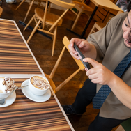 やりたい放題ドット絵ARPG『ガデテル』VS極悪編集部の仁義なきコラボバトル、勃発。“ぶっちゃけどこまでやれんのか”検証に、ライター&日本運営担当が全力でチャレンジ