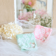 ローラ アシュレイ×サンリオキャラクターズ「タオルハンカチ」（C）2025 SANRIO CO., LTD. APPROVAL. NO. L662645