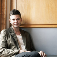 人生に疲れた中年カメラマンが幻想世界を撮り歩く。フォトADV『OPUS: Prism Peak』Steam Nextフェスで体験版配信へ