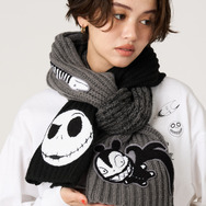 『ナイトメアー・ビフォア・クリスマス』×グラニフ「クリスマスのおもちゃ｜ニットマフラー」（C）Disney