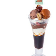 ココス×ちいかわ「くりまんじゅうのビターなチョコレートパフェ」（C）nagano / chiikawa committee